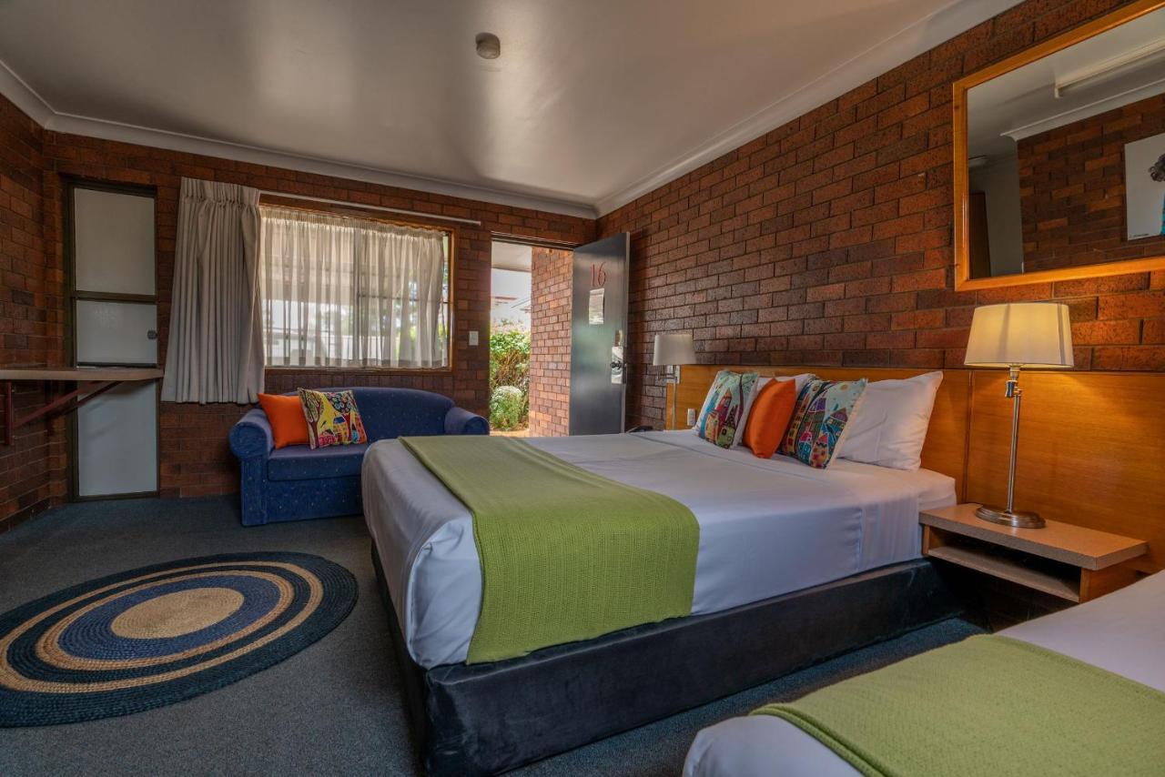 Country Pathfinder Motor Inn Дэлби Экстерьер фото