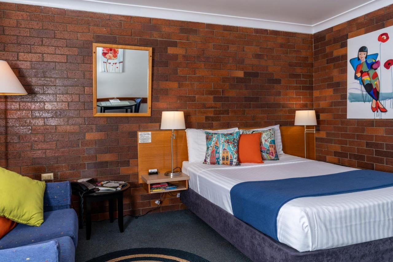 Country Pathfinder Motor Inn Дэлби Экстерьер фото