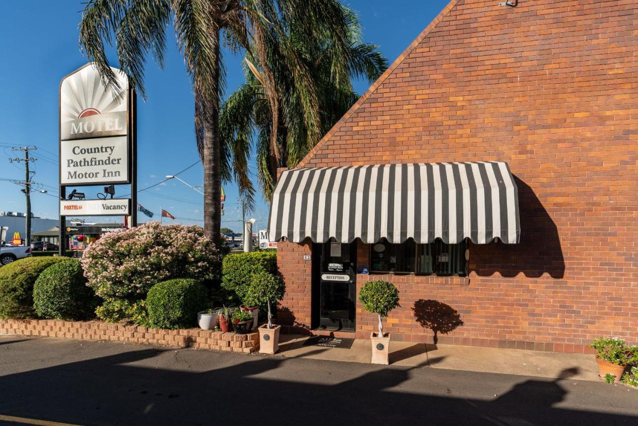 Country Pathfinder Motor Inn Дэлби Экстерьер фото