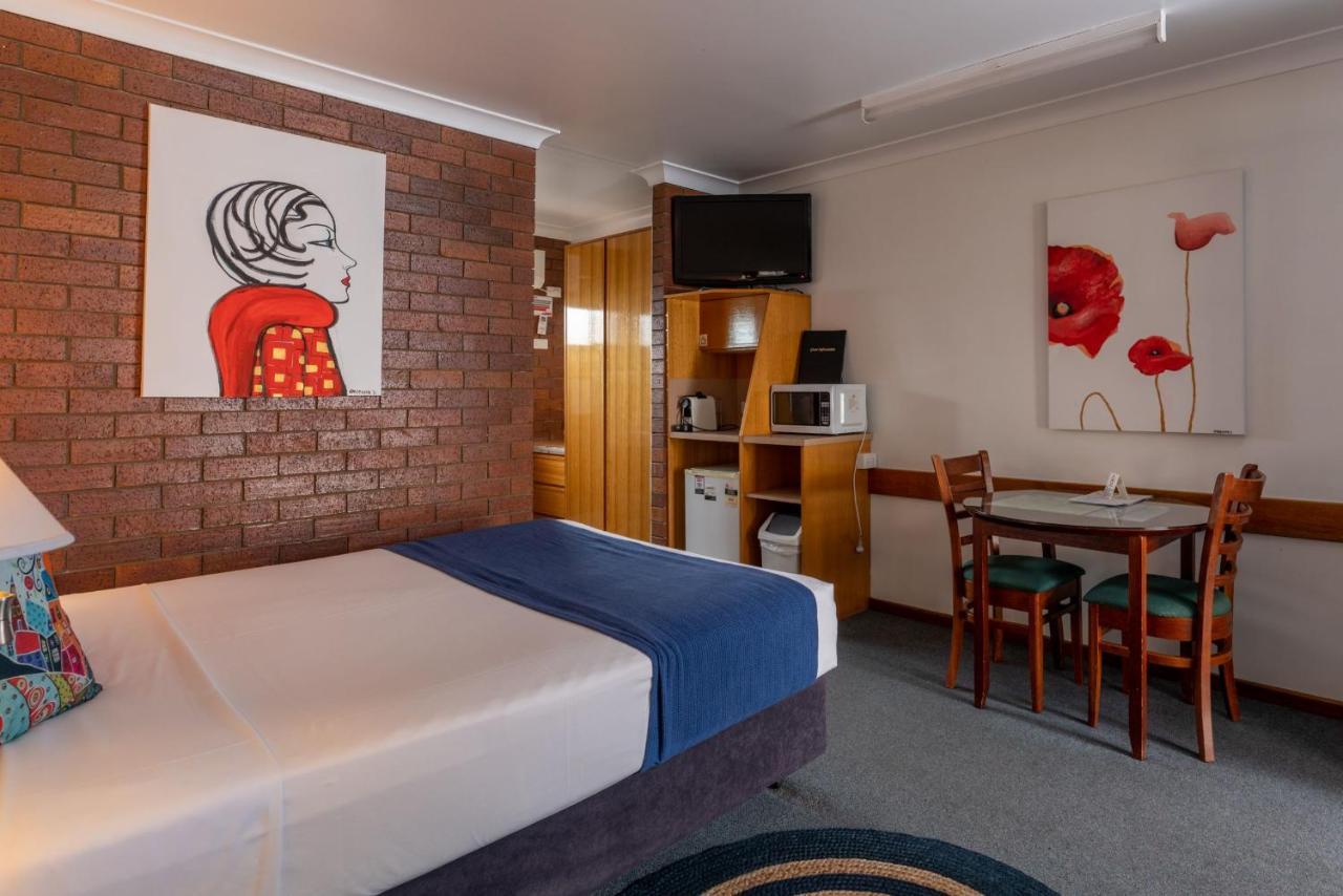 Country Pathfinder Motor Inn Дэлби Экстерьер фото