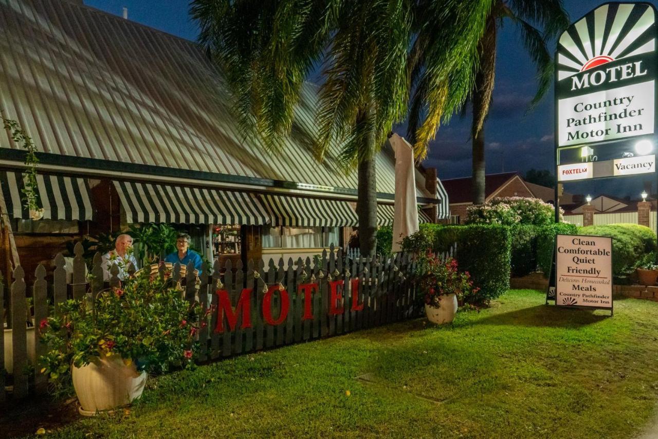 Country Pathfinder Motor Inn Дэлби Экстерьер фото