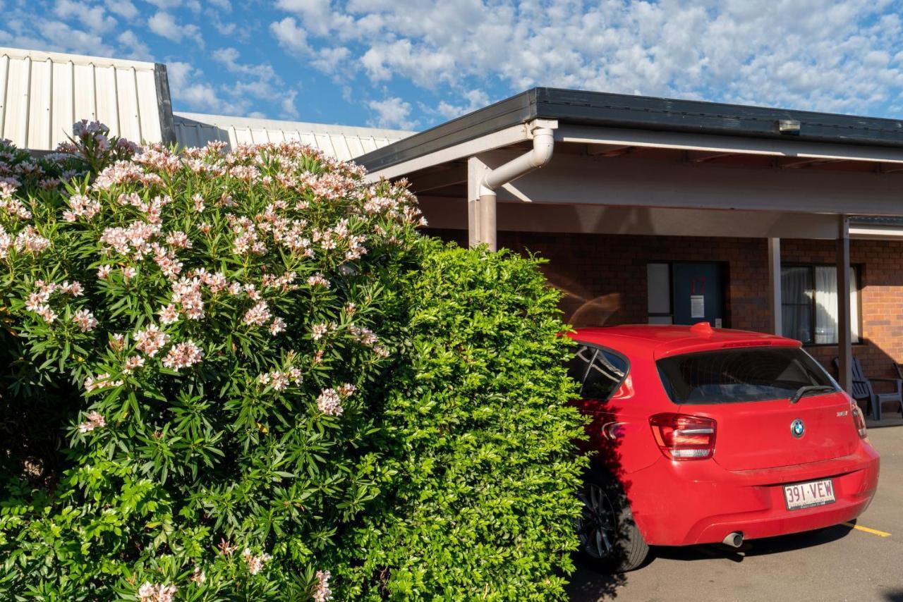 Country Pathfinder Motor Inn Дэлби Экстерьер фото