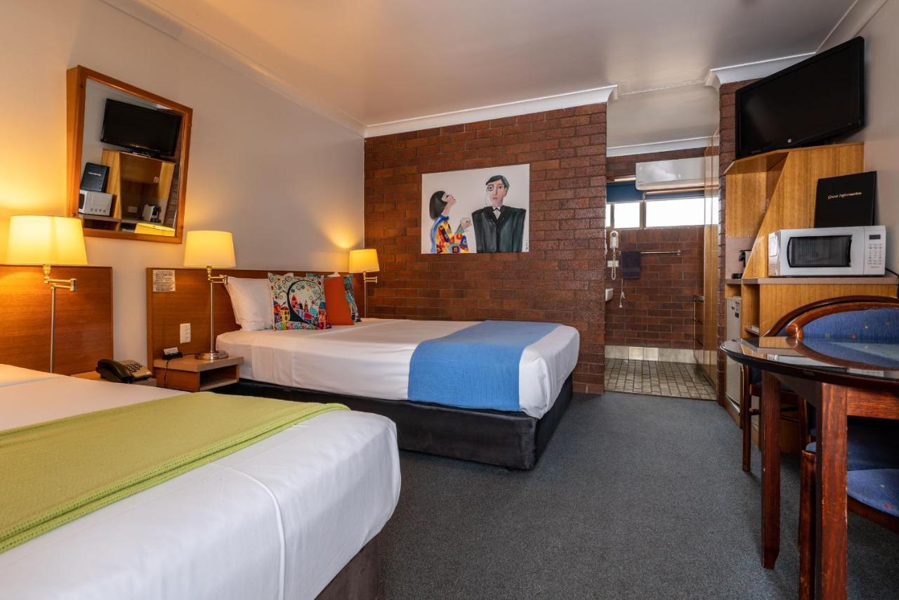 Country Pathfinder Motor Inn Дэлби Экстерьер фото