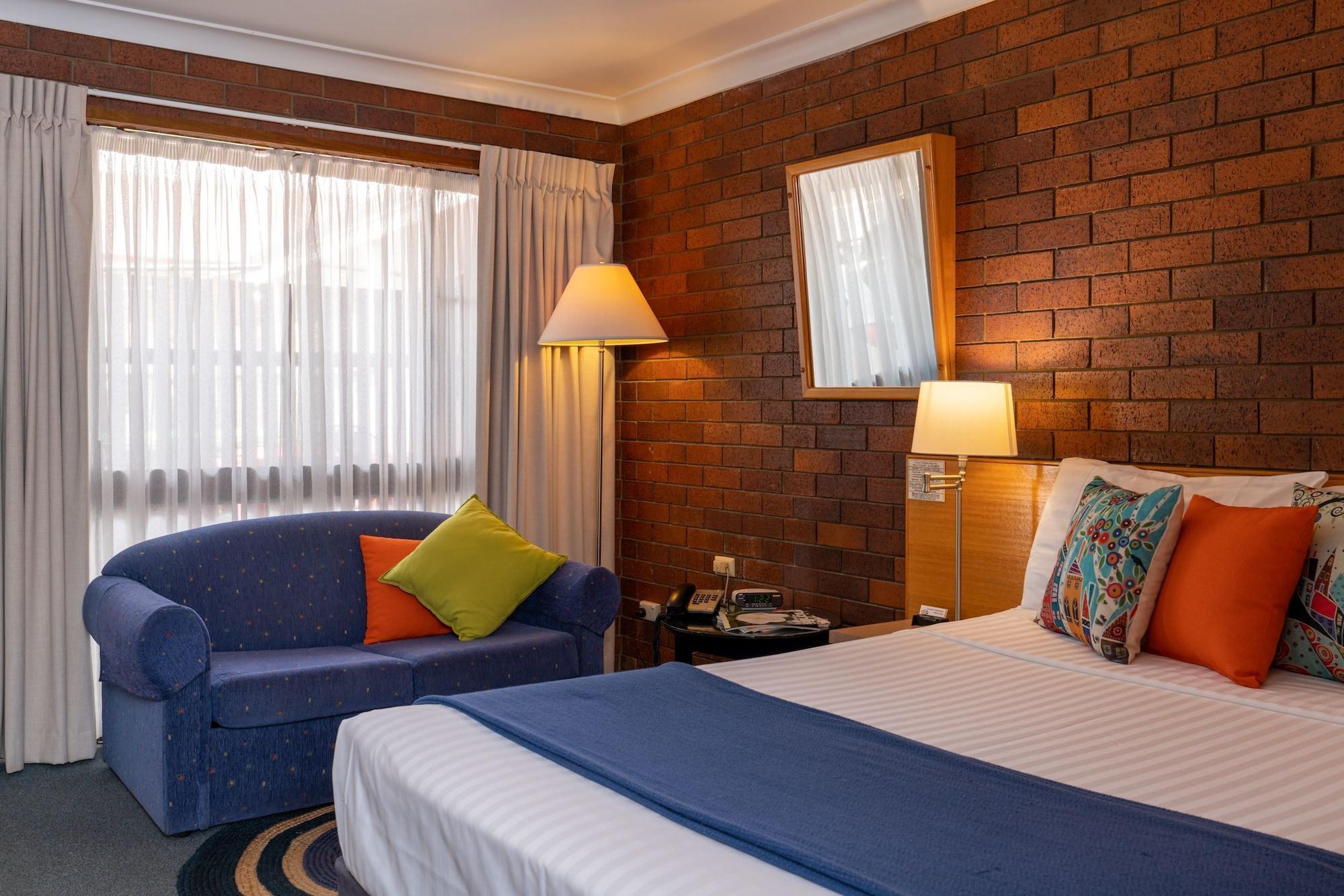 Country Pathfinder Motor Inn Дэлби Экстерьер фото