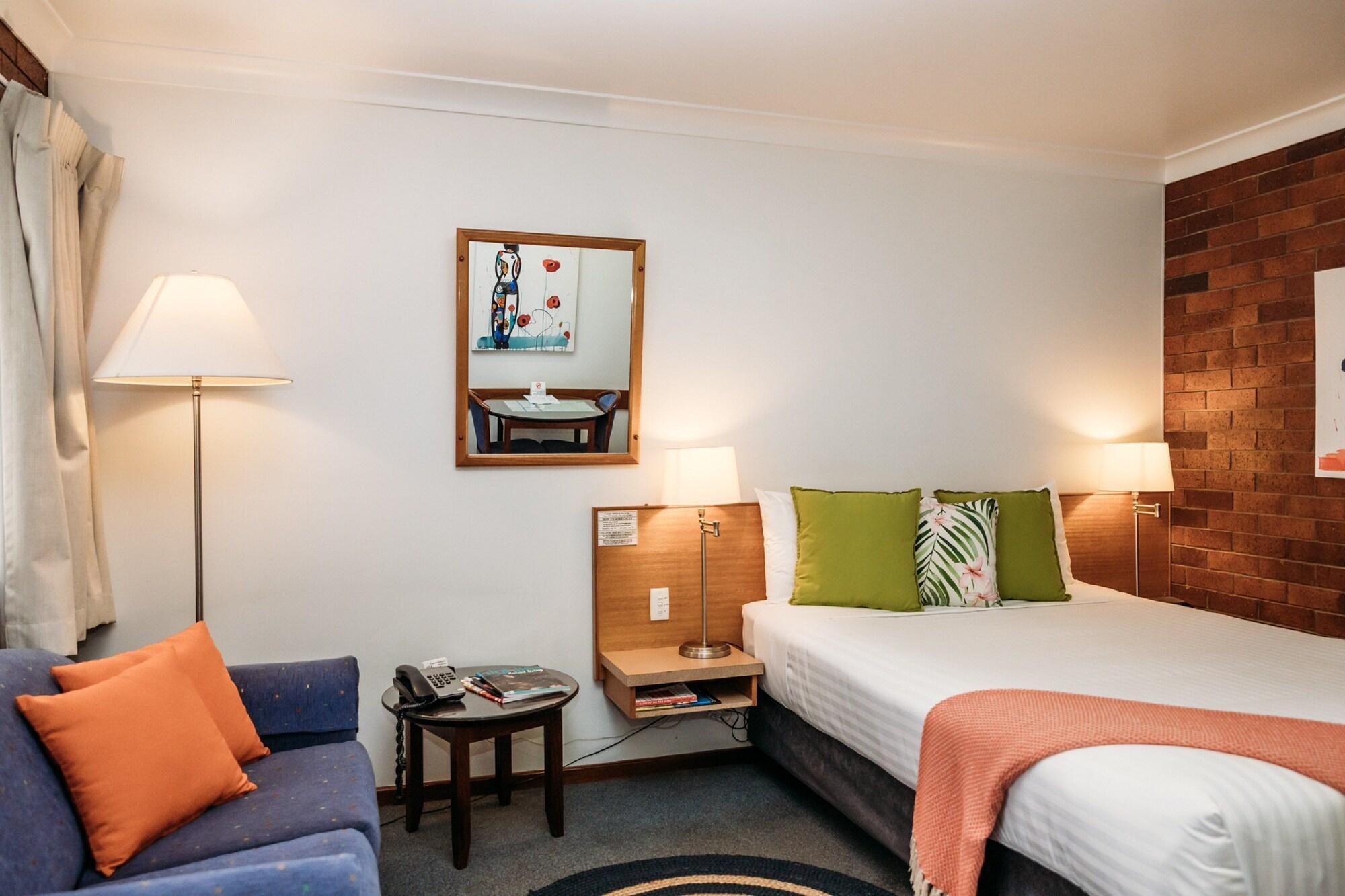 Country Pathfinder Motor Inn Дэлби Экстерьер фото