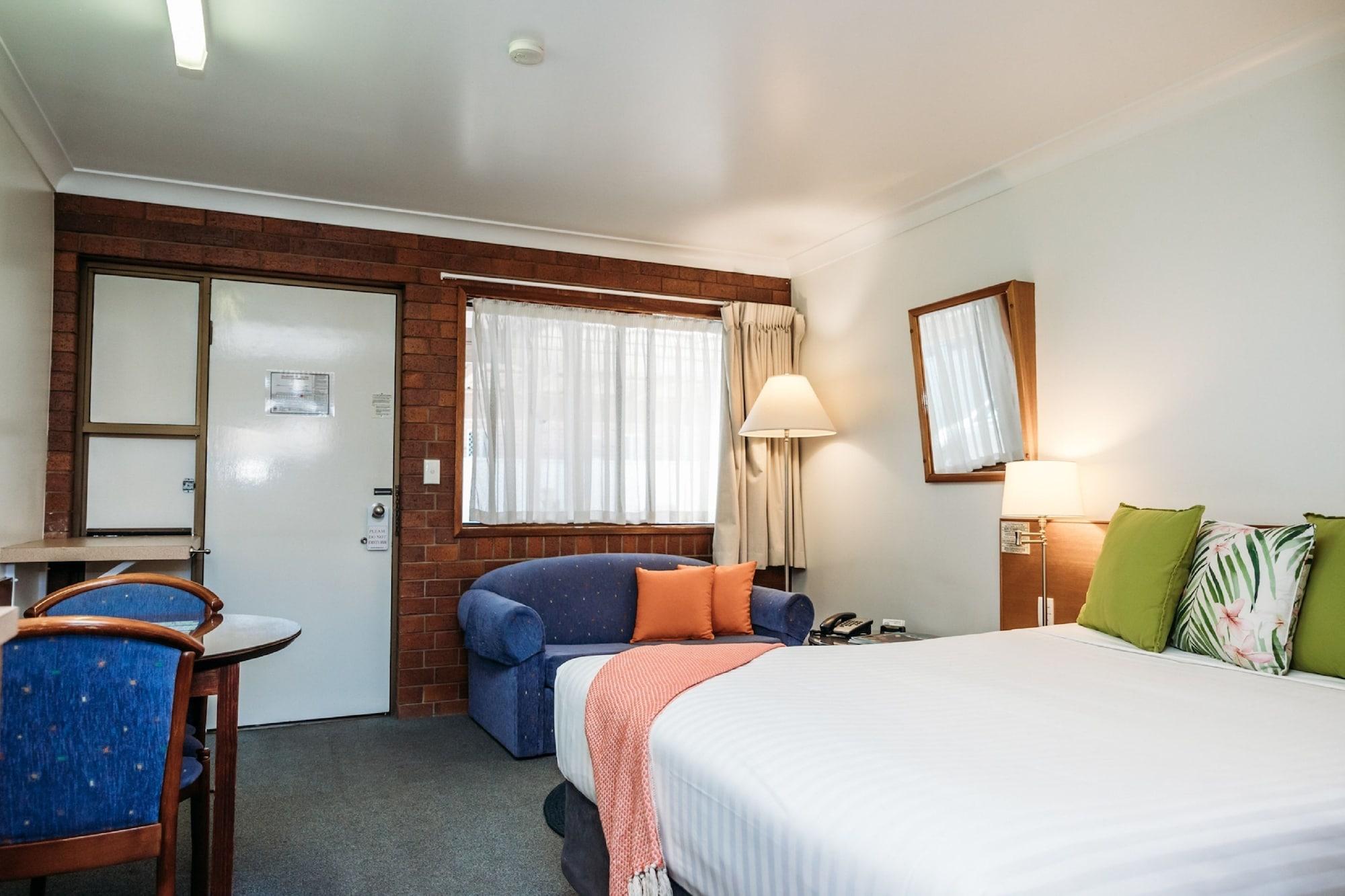 Country Pathfinder Motor Inn Дэлби Экстерьер фото