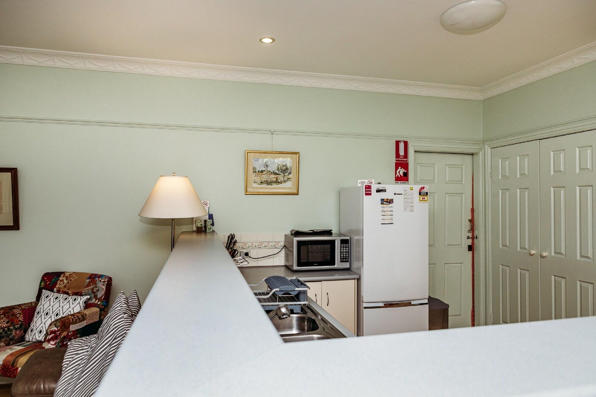 Country Pathfinder Motor Inn Дэлби Экстерьер фото