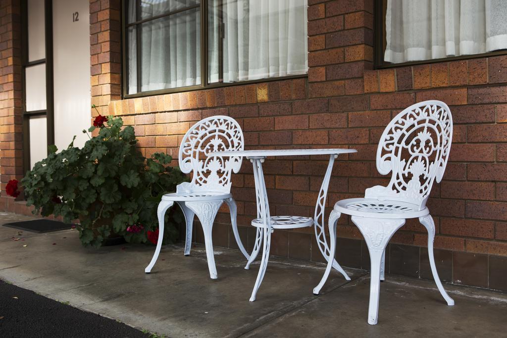 Country Pathfinder Motor Inn Дэлби Экстерьер фото