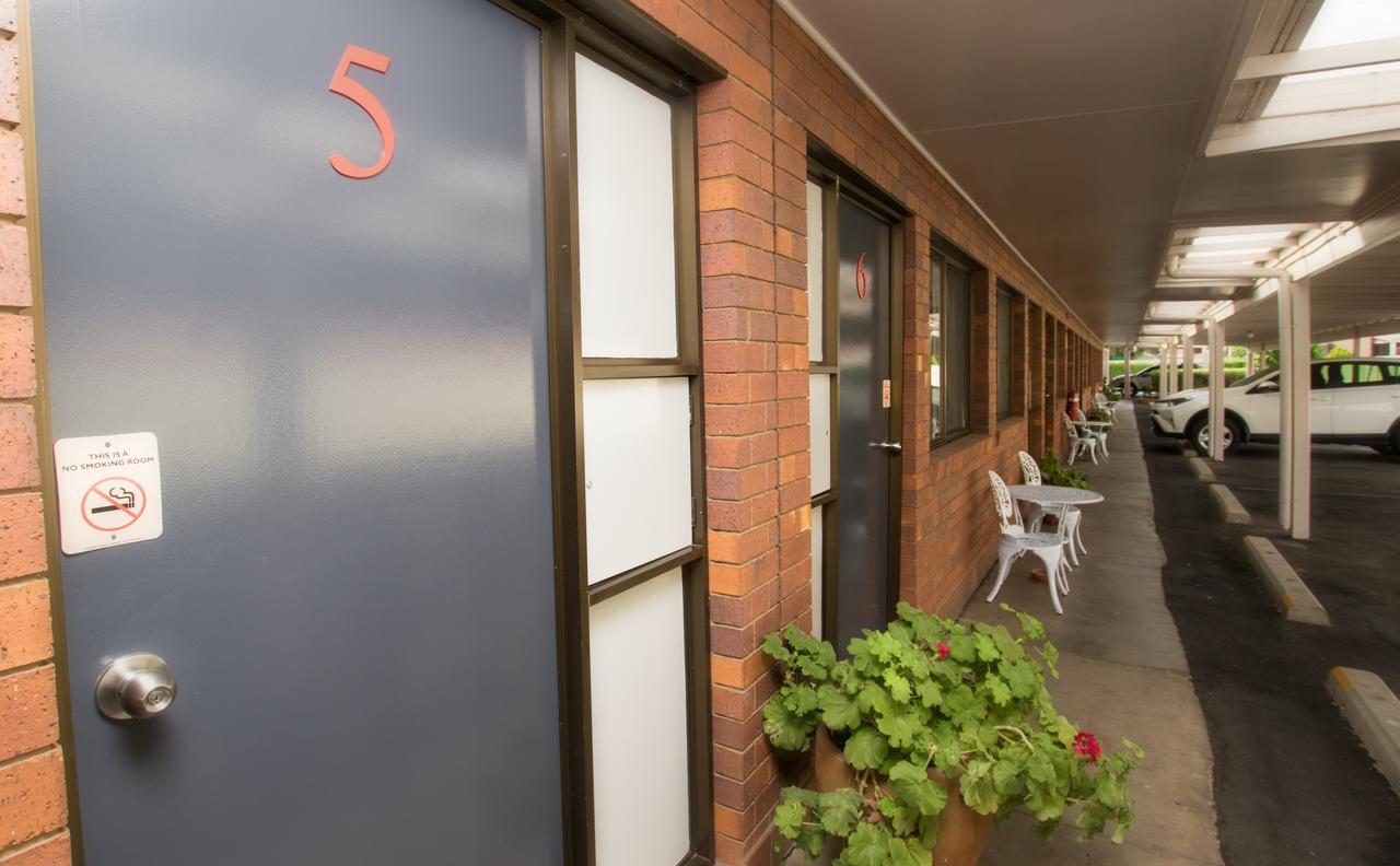 Country Pathfinder Motor Inn Дэлби Экстерьер фото