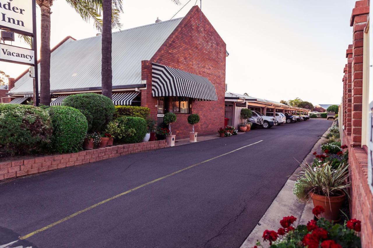 Country Pathfinder Motor Inn Дэлби Экстерьер фото