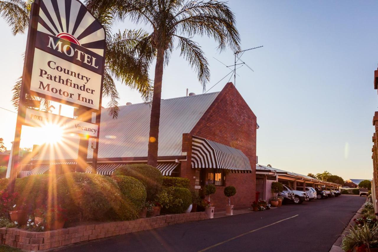 Country Pathfinder Motor Inn Дэлби Экстерьер фото